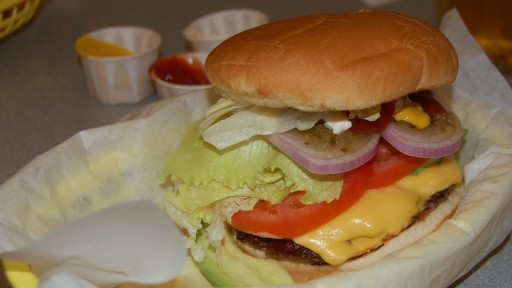 06-burger Avocado Burger von "Jefferey's Hamburgers"