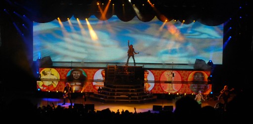 11-def-leppard-stage Def Leppard im Shoreline Amphitheatre